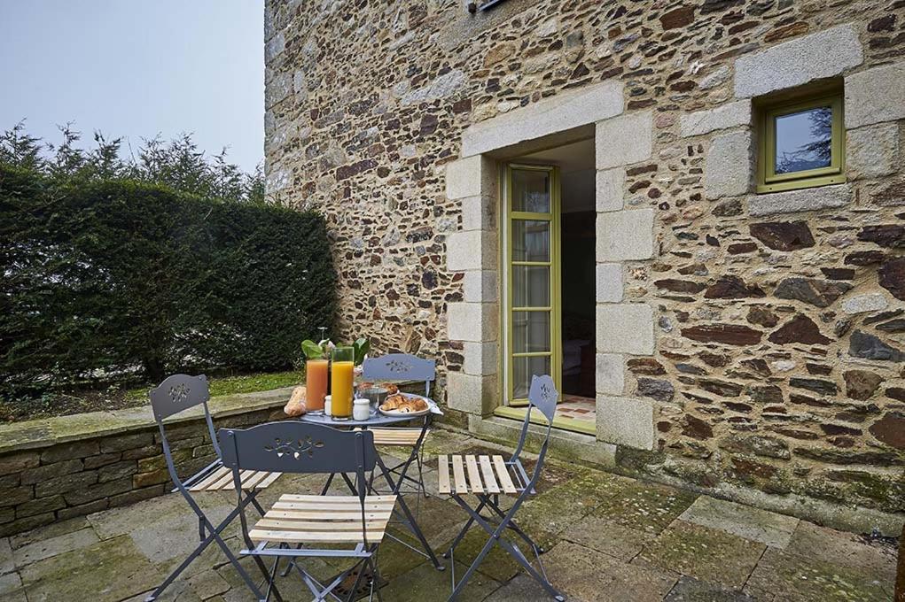 Gite La Terrasse - Manoir Le Plessix Madeuc Corseul Eksteriør billede